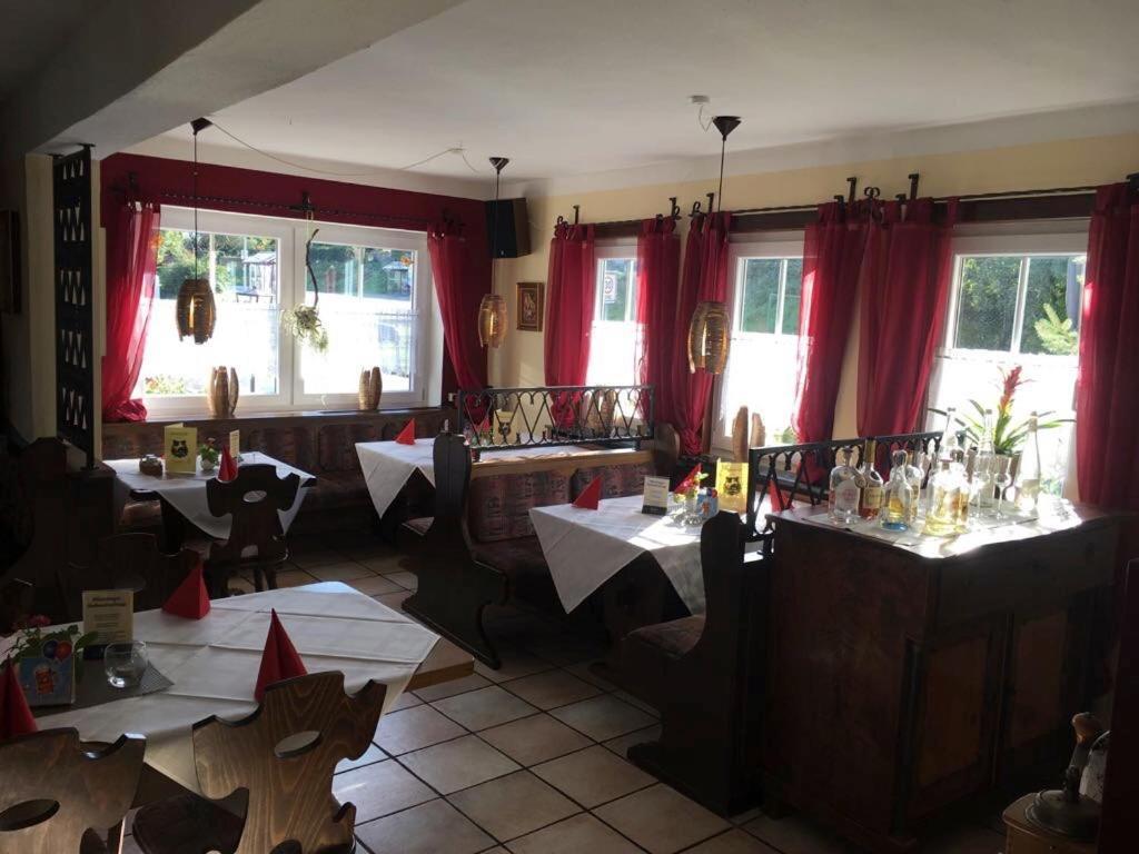 Zum Weissen Ross Hotel Nidda Buitenkant foto
